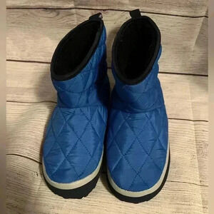 Youth Kamik Bootie Slipper Size 3.  Warm with nonslip bottom.